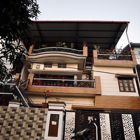 The Location, A Penthouse Otel Dehradun Dış mekan fotoğraf