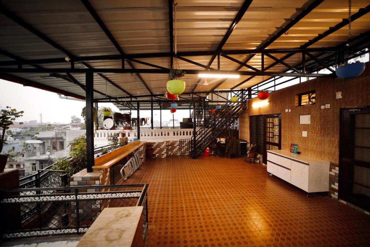 The Location, A Penthouse Otel Dehradun Dış mekan fotoğraf